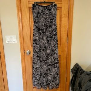 Xhilaration, size large, black and white jumper